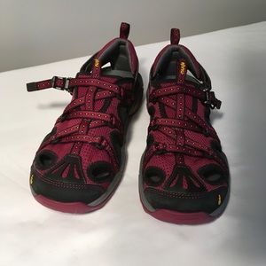 Ahnu Tilden IV Sandals-Womens size 9 Brand New..Never Worn